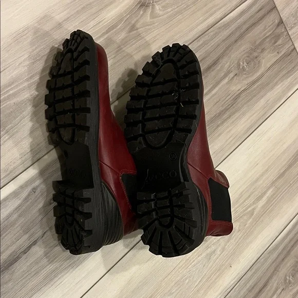 Ecco Women's Ankle Boots in Burgundy and Black - Picture 4 of 4